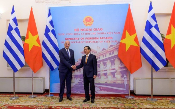 Στο Βιετνάμ ο Ν. Δένδιας: «Κοινή προσήλωση στο Διεθνές Δίκαιο και το Δίκαιο της Θάλασσας»