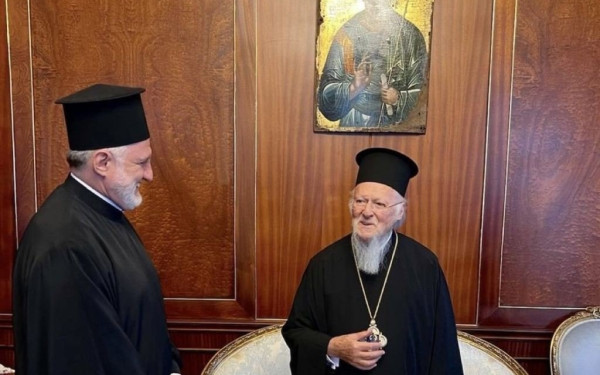 Ο Ελπιδοφόρος ανακοίνωσε μια πρώτη ενίσχυση 350.000 δολαρίων για το νοσοκομείο Βαλουκλή