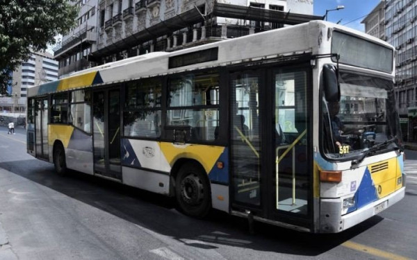 Επίθεση με πέτρες σε λεωφορείο στο Κορωπί: Ταυτοποιήθηκαν έξι νεαροί, ανάμεσά τους τέσσερις ανήλικοι