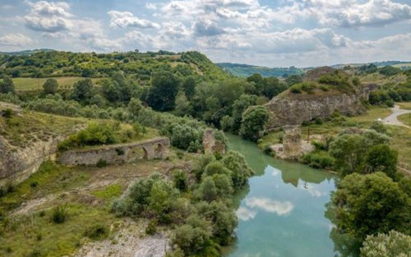 Εντυπωσιάζει το Γεφύρι του Πασά στη Σιάτιστα (βίντεο)