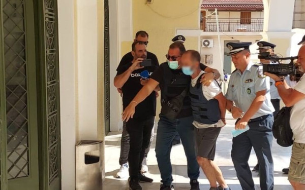 Ζάκυνθος: Στην ανακρίτρια ο καθ’ ομολογίαν συζυγοκτόνος – «Ζητώ συγγνώμη από τα παιδιά μου» (βίντεο)