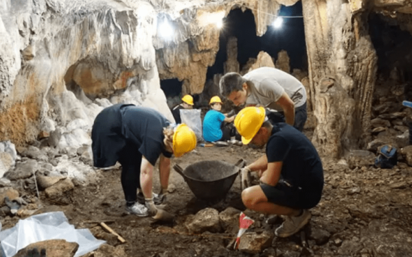 Αρχαιολογική έρευνα στο σπήλαιο της Μαρώνειας