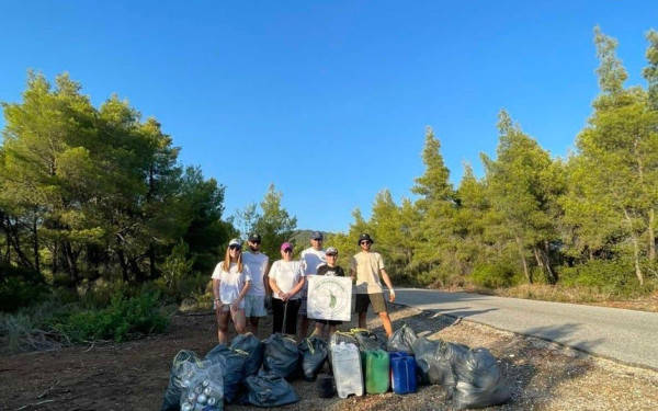 Oι Cleaningans καθάρισαν περιοχή στη Σιθωνία (φωτ.)