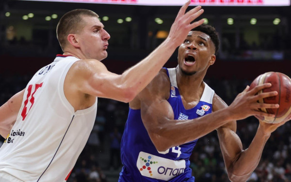 Μπάσκετ: Το απίστευτο σόου του Γιάννη Αντετοκούνμπο στο ματς με τη Σερβία (βίντεο)