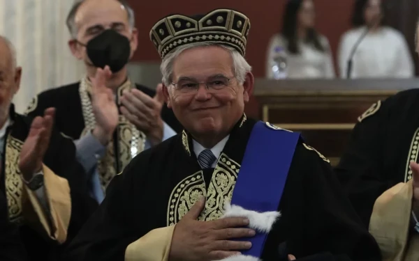 «Στριμώχνεται» από παντού ο Μενέντεζ: Τον κατηγορούν και για ενέργειες ξένου πράκτορα 