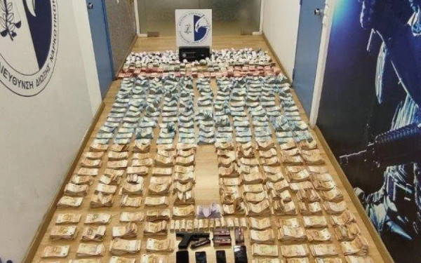 Ψάχνουν τον ρόλο του 34χρονου πρώην παίκτη reality που εισέβαλε στο Εφετείο με 1,5 εκατ. ευρώ - Μεταφέρεται στο Δαφνί (φωτ.)