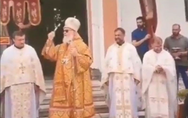 «Εκπρόσωπος» του Θεού στη Σερβία καλεί σε ένοπλες επιθέσεις κατά μελών της ΛΟΑΤΚΙ κοινότητας (βίντεο)