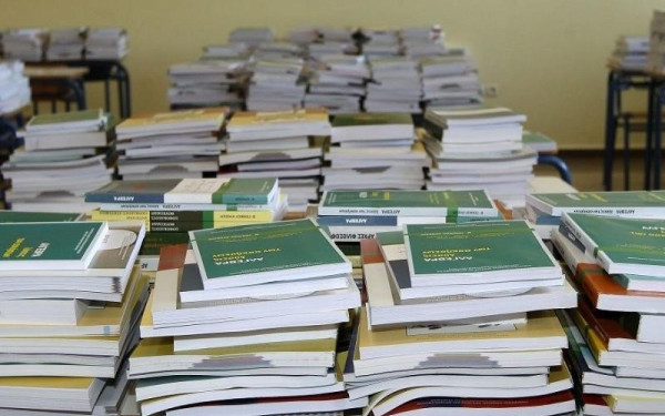 ΥΠΑΙΘ: «Πράσινο φως» για την υλοποίηση του «Πολλαπλού Βιβλίου» στα σχολεία	