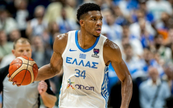 Η Bild για Αντετοκούνμπο: Ο ήρωας των Ελλήνων που έψαχνε στα σκουπίδια (βίντεο)