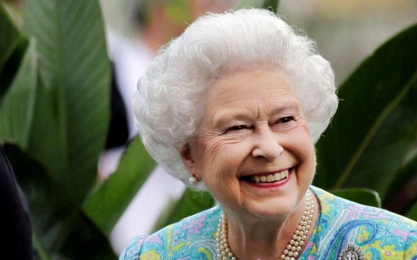 Bασίλισσα Ελισάβετ: Από τους «Simpsons» μέχρι το «The Crown» αποτέλεσε πηγή έμπνευσης για το Χόλιγουντ (βίντεο)