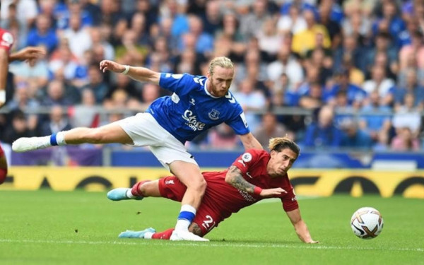 Αγγλία: Η Έβερτον φρέναρε τη Λίβερπουλ (βίντεο)