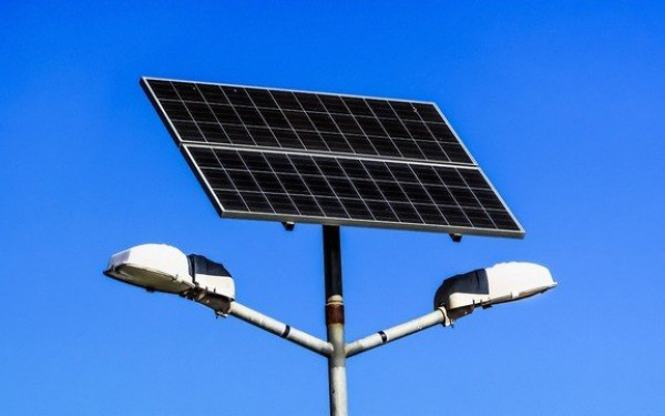 Δήμοι: «Σβήνουν» τα φώτα και… ανάβουν Led  και φωτοβολταϊκά 