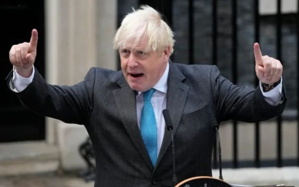 Το αντίο του Μπόρις Τζόνσον: Προσφέρει ένθερμη υποστήριξη στη Λιζ Τρας και φεύγει σαν «πύραυλος εκτόξευσης»