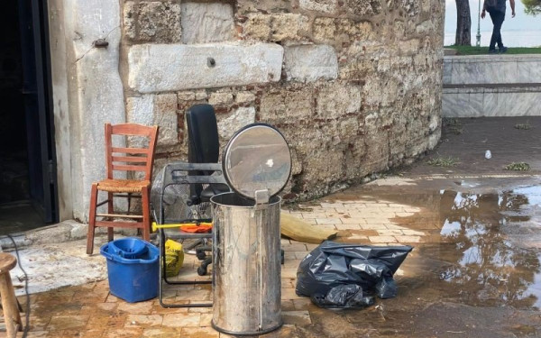 «Πνίγηκε» ξανά η Θεσσαλονίκη: Πλημμύρισε ο Λευκός Πύργος και το Παλέ ντε Σπορ - Ζημιές και σε περίπτερα της ΔΕΘ (βίντεο, φωτ.)