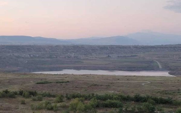 Αλλάζει το τοπίο στο πρώην ορυχείο Αμυνταίου: Σχηματίστηκε λίμνη βάθους 60 μέτρων 