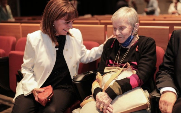 ΠτΔ για την Ελένη Αρβελέρ: «Σφράγισε με το έργο της τον σύγχρονο ελληνικό πολιτισμό, και με το αξιακό της παράδειγμα τον δημόσιο βίο»