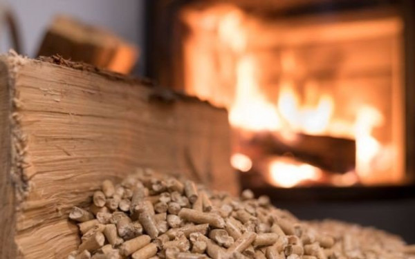 Θεσσαλονίκη: Καυσόξυλα και πέλλετ κερδίζουν ολοένα και περισσότερο έδαφος 