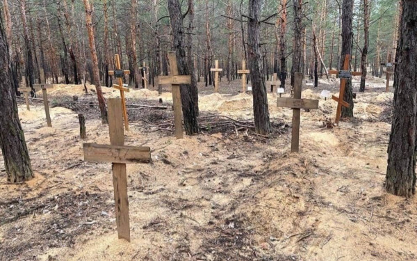 Ουκρανία: Φρίκη με εκατοντάδες πτώματα σε τόπο ομαδικής ταφής - Είχαν δεμένα τα χέρια και σχοινί στο λαιμό! (βίντεο)