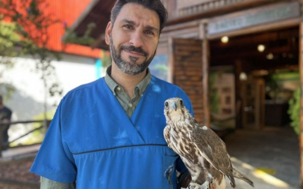 Ο θεσσαλονικιός αρχιγερακάρης της βασιλικής οικογένειας του Ντουμπάι και τα γεράκια της 86ης ΔΕΘ