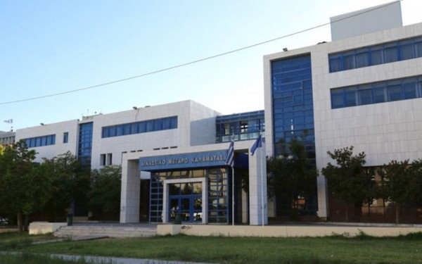 Καλαμάτα: Διαφωνία ανακριτή και εισαγγελέα για τον συνταξιούχο αστυνομικό που πυροβόλησε το γιο του