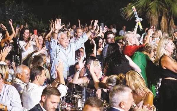 Το μεγάλο πάρτι στη Θεσσαλονίκη - Στιγμιότυπα με Παπαϊωάννου, Παζαΐτη, Αργυρό και Ζέρβα 