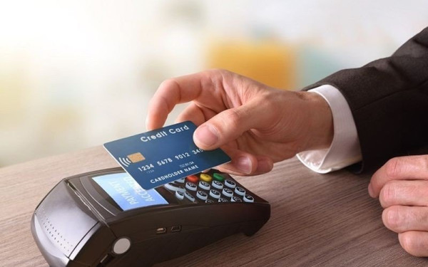 Θέμα μηνών η διασύνδεση ταμειακών με τα POS με «λάφυρο» 2,5 δισ ευρώ