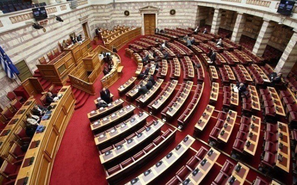 Βουλή:  «Είπε ο γάιδαρος τον πετεινό κεφάλα» - Ανέβηκαν οι τόνοι ανάμεσα σε Γιαννακοπούλου-Ραγκούση