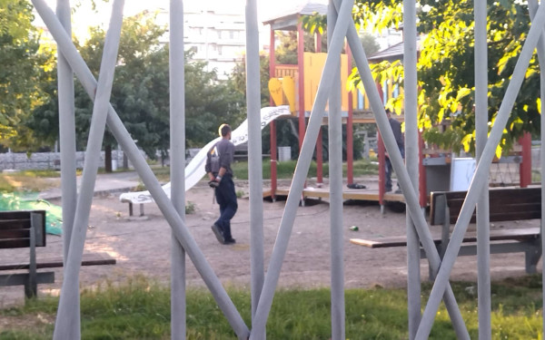 Παραλία Θεσσαλονίκης: Με 5 μήνες καθυστέρηση η επέμβαση του δήμου στην επικίνδυνη παιδική χαρά!