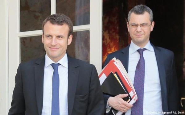 Καινούργια μπλεξίματα για το... δεξί χέρι του Ε. Μακρόν