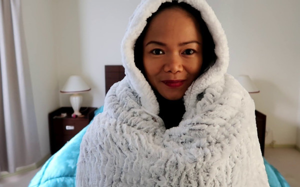 Βρετανία: Κουβέρτα με κουκούλα, η μόδα για... λιγότερη θέρμανση