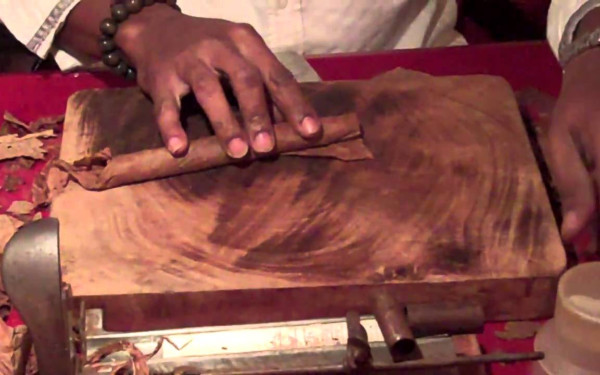 Καταστροφή για τα πούρα Αβάνας: Ο κυκλώνας Ίαν κατέστρεψε τα ξηραντήρια καπνού 