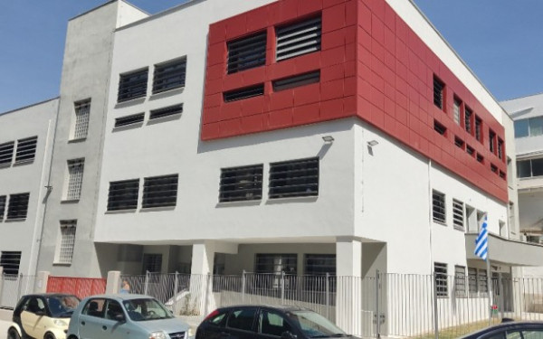 Καλαμαριά: Γύρω - γύρω όλοι και στη μέση ένα σχολείο