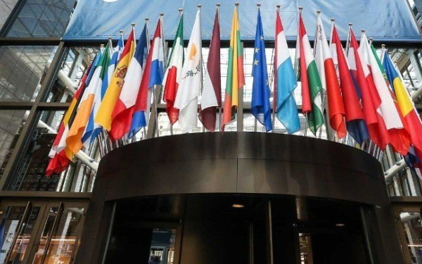 Σκάνδαλο με άρωμα... Μουντιάλ στις Βρυξέλλες: Αξιωματούχοι τα «έπαιρναν» από χώρα του Κόλπου - Συνελήφθη πρώην ευρωβουλευτής και άλλοι τρεις