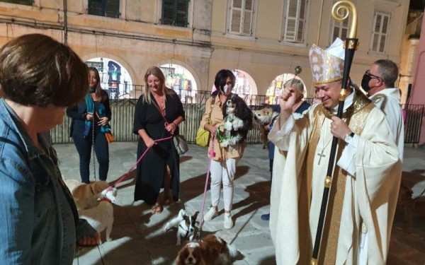 Κέρκυρα: Αναβιώνει σήμερα το έθιμο της ευλογίας των ζώων στον ιερό ναό του Αγίου Φραγκίσκου της Ασίζης