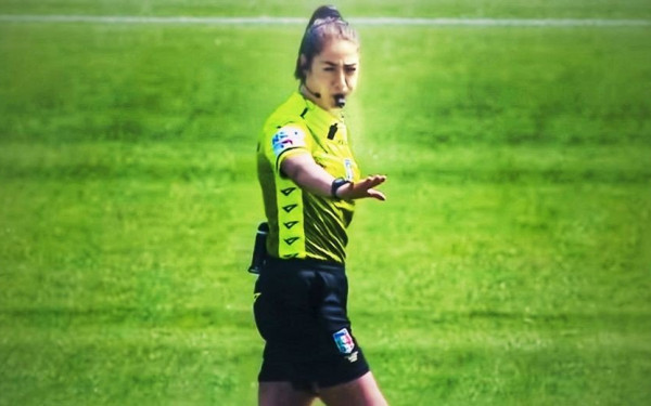 Φεριέρι Καπούτι: Η γυναίκα που ρίχνει ακόμη ένα «κάστρο» στην Ιταλία (βίντεο)