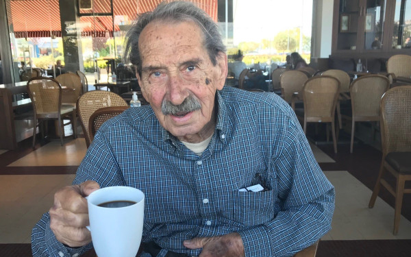 Πρωινός καφές με τον Αντώνη Κούρτη