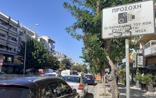 Μποτιλιαρίσματα και καθυστερήσεις και με τις... κάμερες «αναμένες» στις λεωφορειολωρίδες
