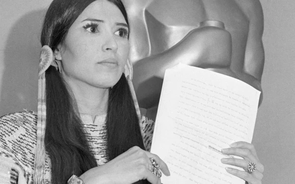 H στιγμή που το «Μικρό Φτερό» αρνήθηκε το Όσκαρ (βίντεο)