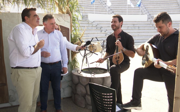 Οι μαντινάδες και οι υποσχέσεις του Σχοινά στο Αρκαλοχώρι