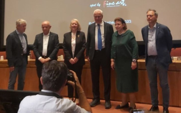 Μενδώνη από Φλωρεντία: Ιταλία και Ελλάδα στον ίδιο δρόμο για τα Γλυπτά του Παρθενώνα