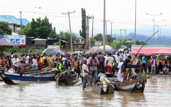 Θρίλερ στη Νιγηρία: 10 νεκροί και 60 αγνοούμενοι σε ναυάγιο στην Ανάμπρα