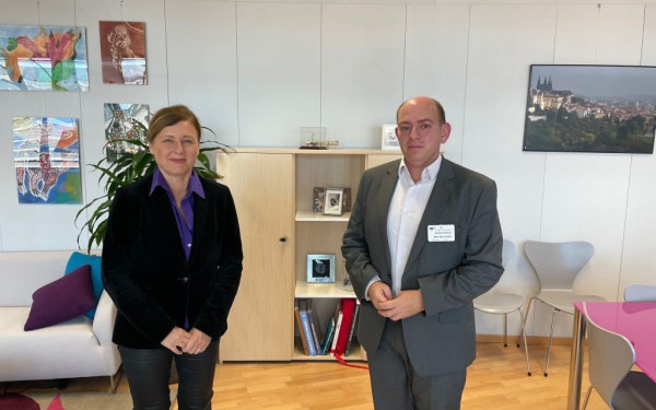 Δεσμεύσεις για αλλαγές στα ΜΜΕ και τα προσωπικά δεδομένα έλαβε από την κυβέρνηση η Β. Γιούροβα