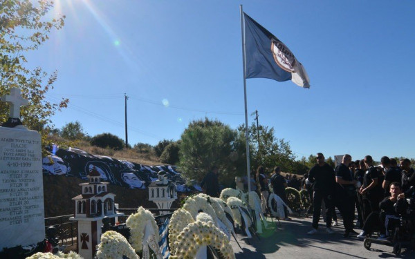 ΠΑΟΚ: Πλήθος κόσμου στην επιμνημόσυνη δέηση στα Τέμπη (βίντεο)