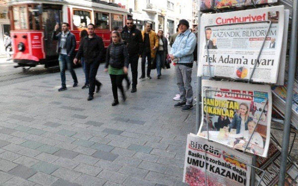 Τουρκία: Δημοσιογράφοι καταγγέλλουν «λογοκρισία» μέσω νομοσχεδίου που ποινικοποιεί την «παραπληροφόρηση»