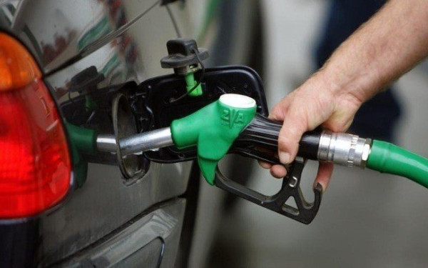 Οι Έλληνες πληρώνουν τη δεύτερη ακριβότερη βενζίνη στην Ευρώπη