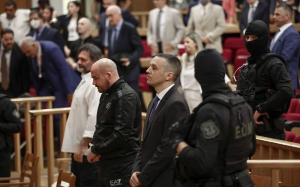 Δίκη Χρυσής Αυγής: Εντάσεις μεταξύ υποστηρικτών του Ηλ. Κασιδιάρη και της οικογένειας Φύσσα στο Εφετείο