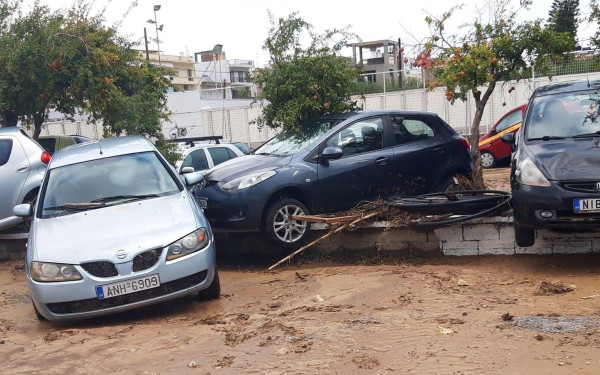 Σητεία: Θρήνος κι απόγνωση στις λάσπες... (φωτογραφίες)