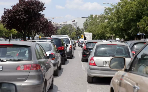 Στενάζει η Θεσσαλονίκη από 2 εκατομμύρια μετακινήσεις με ΙΧ κάθε μέρα