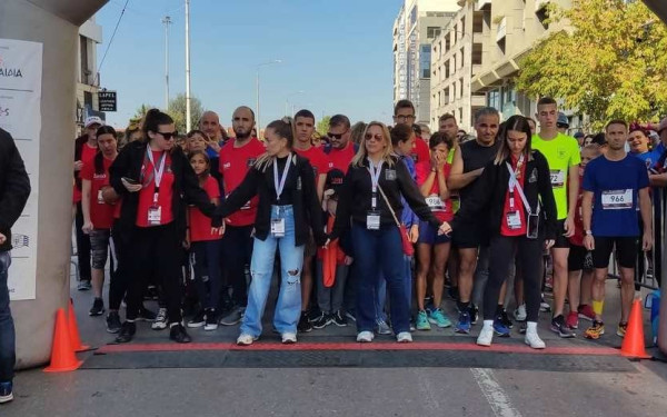 Διεθνής Ημιμαραθώνιος Θεσσαλονίκης: Το «Μίλι της Ελπίδας» έστειλε μήνυμα ανθρωπιάς (βίντεο, φωτ.)
