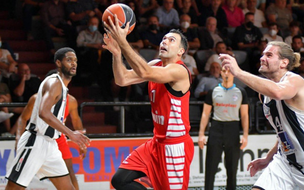 Μπάσκετ: Επιβλητικός στην Πάτρα ο Ολυμπιακός (βίντεο)